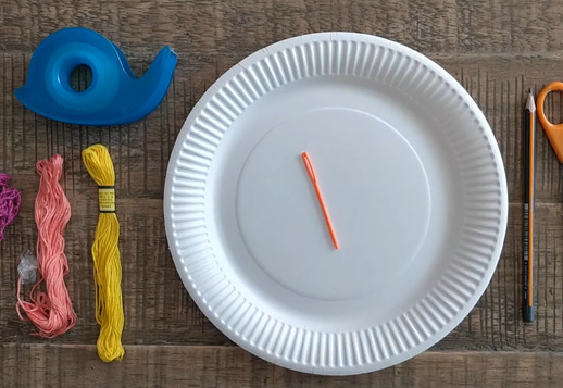 Broderie sur assiette en carton Vorschau